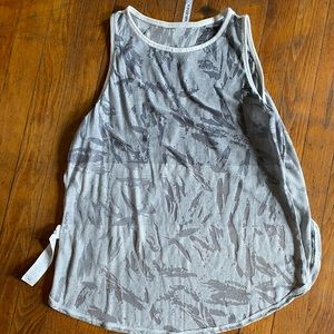 Like new fabletics shirt. Open back